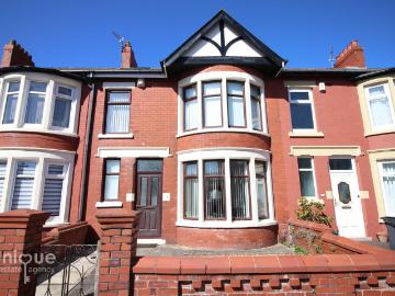 4 bedroom terraced house for sale