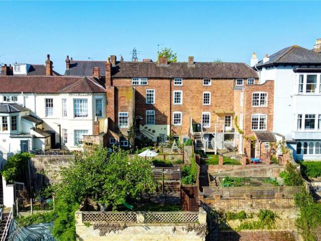 4 bedroom terraced house for sale