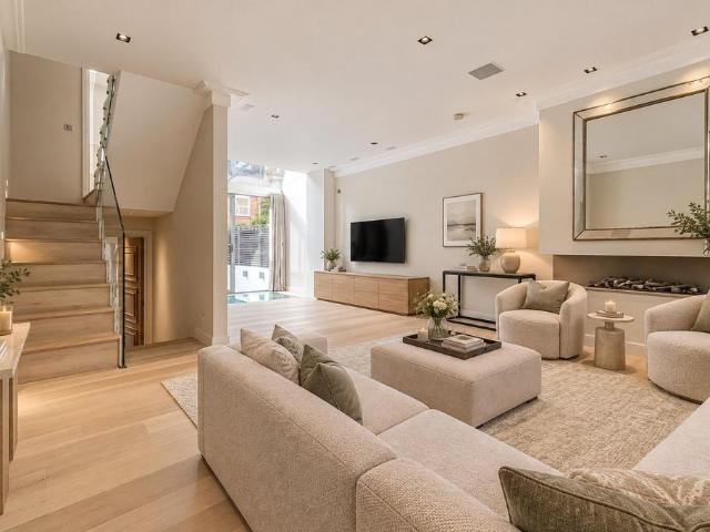 4 bedroom terraced house for sale