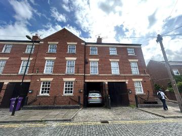 4 bedroom terraced house for sale