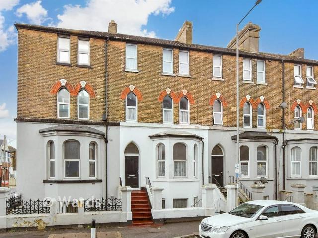 4 bedroom end of terrace house for sale