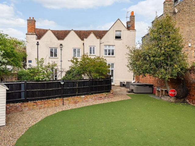 4 bedroom terraced house for sale
