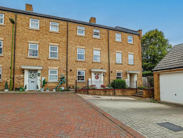 4 bedroom terraced house for sale
