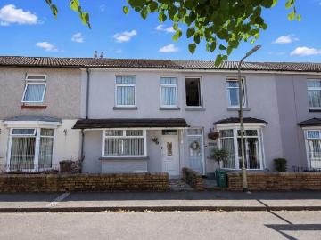 4 bedroom terraced house for sale