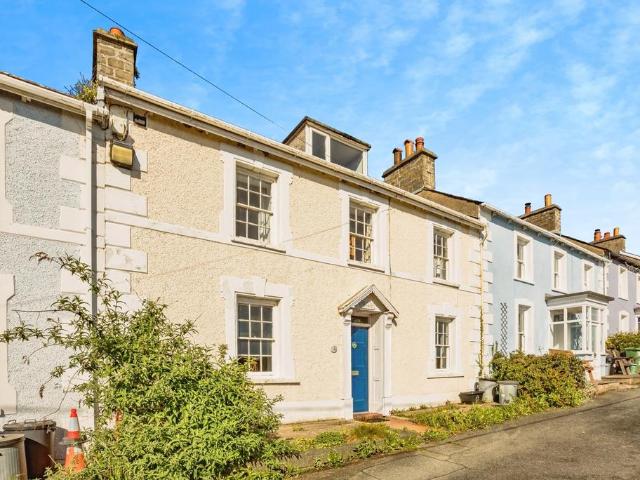 4 bedroom terraced house for sale