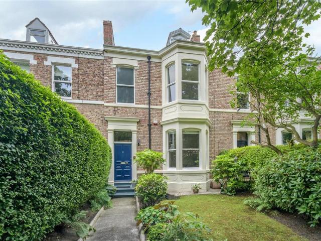 4 bedroom terraced house for sale