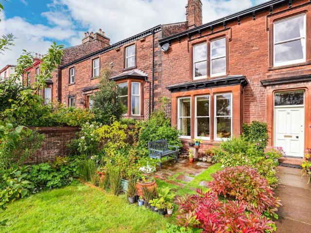 4 bedroom terraced house for sale
