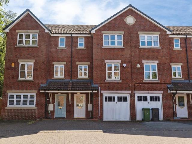 4 bedroom terraced house for sale