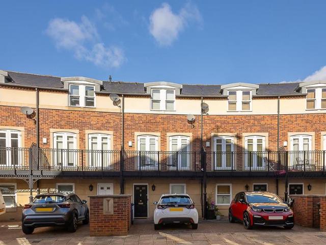 4 bedroom terraced house for sale