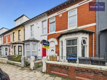 4 bedroom terraced house for sale