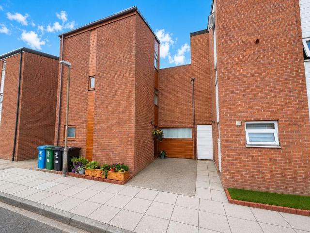4 bedroom terraced house for sale