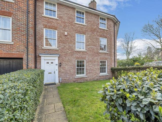 4 bedroom terraced house for sale