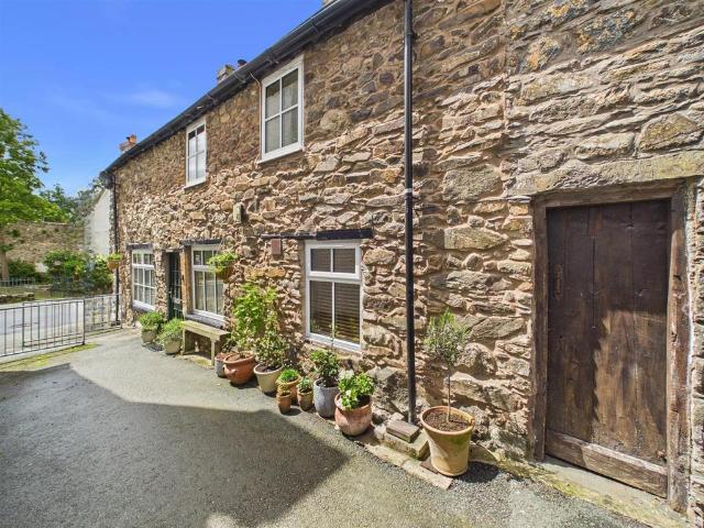 4 bedroom terraced house for sale