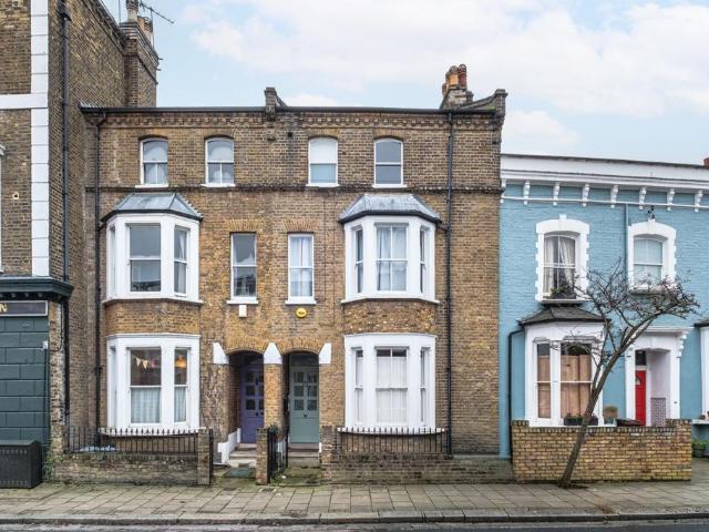 4 bedroom terraced house for sale