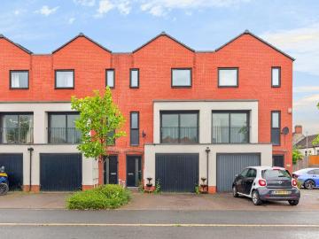 4 bedroom terraced house for sale