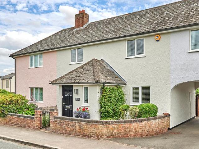 4 bedroom terraced house for sale