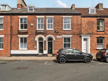4 bedroom terraced house for sale