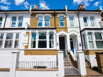 4 bedroom terraced house for sale