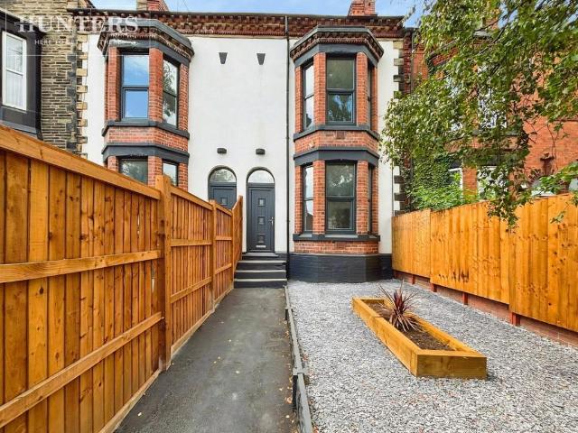 4 bedroom terraced house for sale