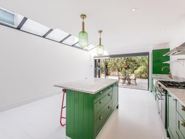 4 bedroom terraced house for sale