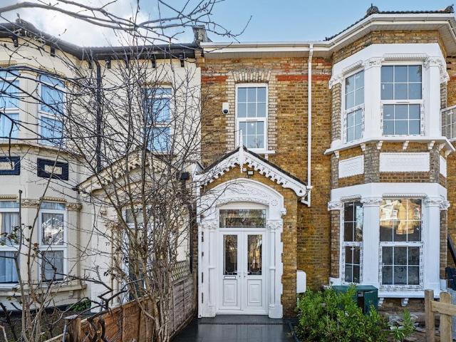 4 bedroom terraced house for sale