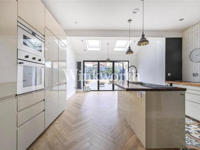 4 bedroom terraced house for sale