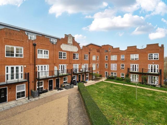 4 bedroom terraced house for sale