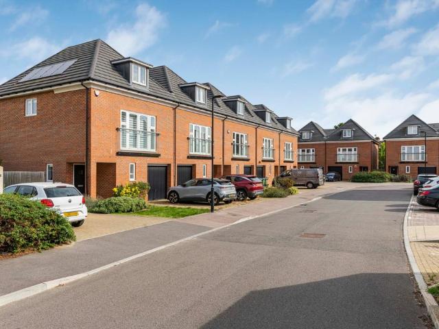 4 bedroom terraced house for sale