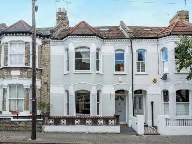 4 bedroom terraced house for sale