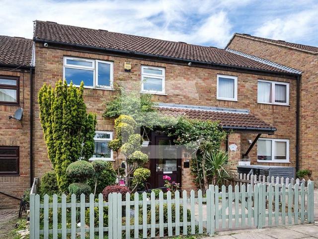 4 bedroom terraced house for sale