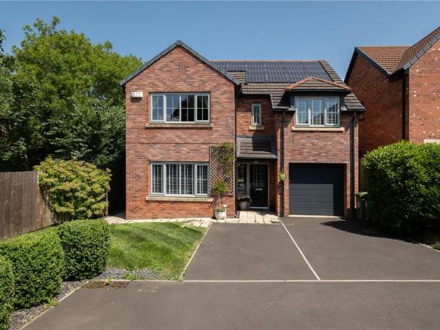 4 bedroom detached house for sale