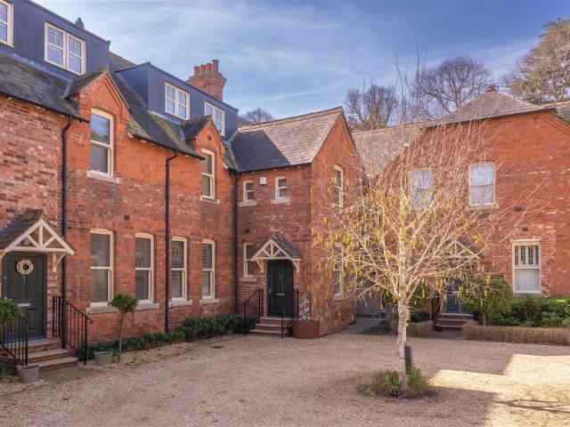 4 bedroom terraced house for sale
