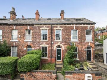 4 bedroom terraced house for sale
