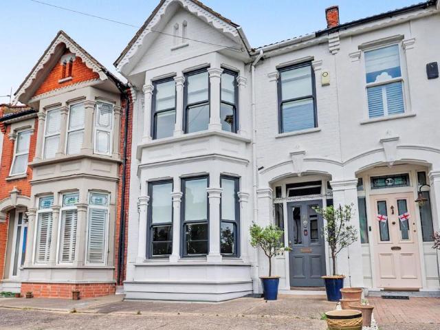 4 bedroom terraced house for sale