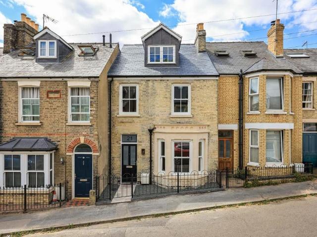 4 bedroom terraced house for sale