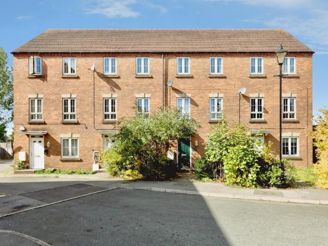 4 bedroom terraced house for sale