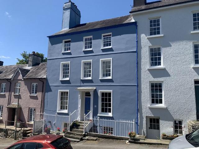 4 bedroom terraced house for sale