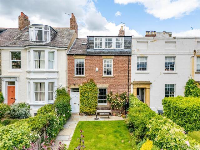 4 bedroom terraced house for sale
