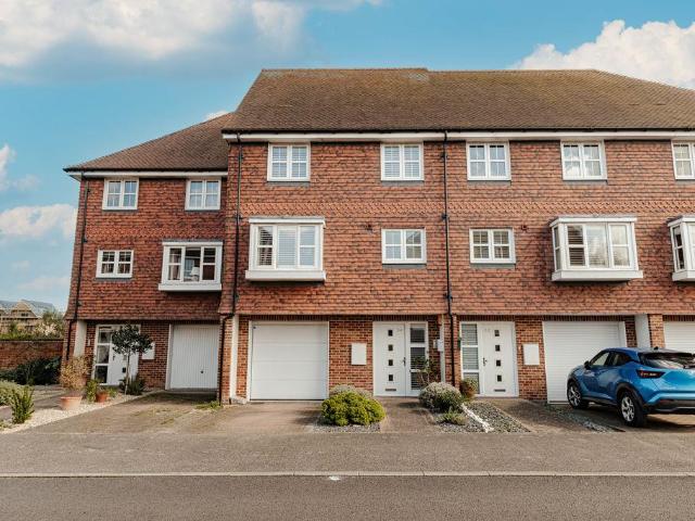 4 bedroom terraced house for sale
