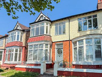 4 bedroom terraced house for sale