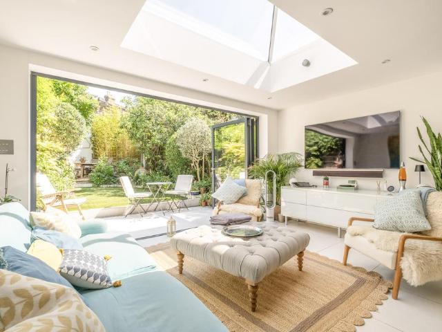 4 bedroom terraced house for sale