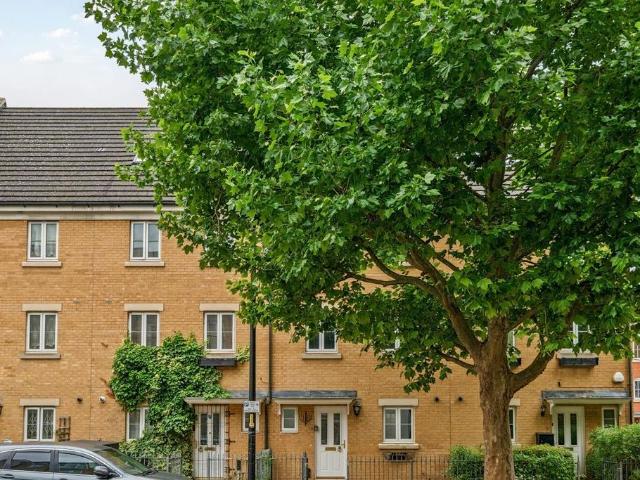 4 bedroom terraced house for sale
