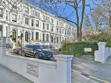 4 bedroom terraced house for sale