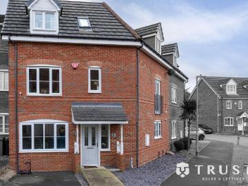 4 bedroom terraced house for sale