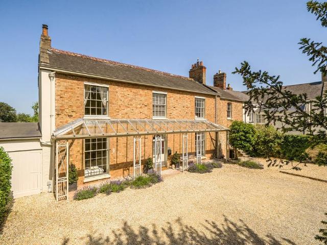 4 bedroom terraced house for sale