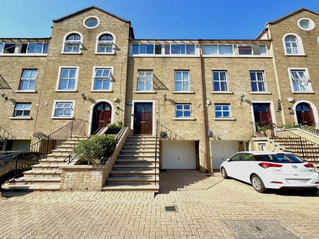 4 bedroom terraced house for sale