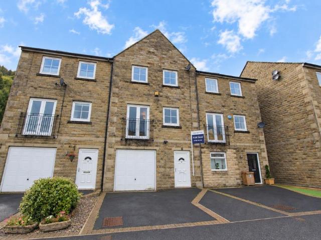 4 bedroom terraced house for sale