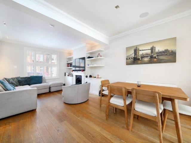 4 bedroom terraced house for sale