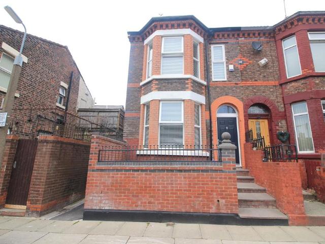 4 bedroom terraced house for sale