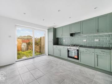 4 bedroom terraced house for sale